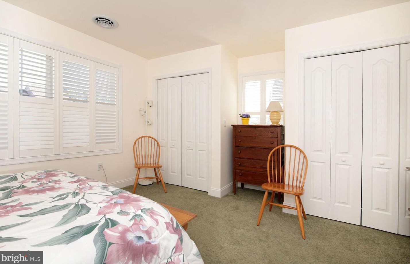 1047 English Dr, Lebanon PA  17042-9267 exterior