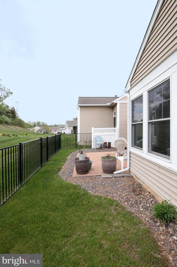 1047 English Dr, Lebanon PA  17042-9267 exterior