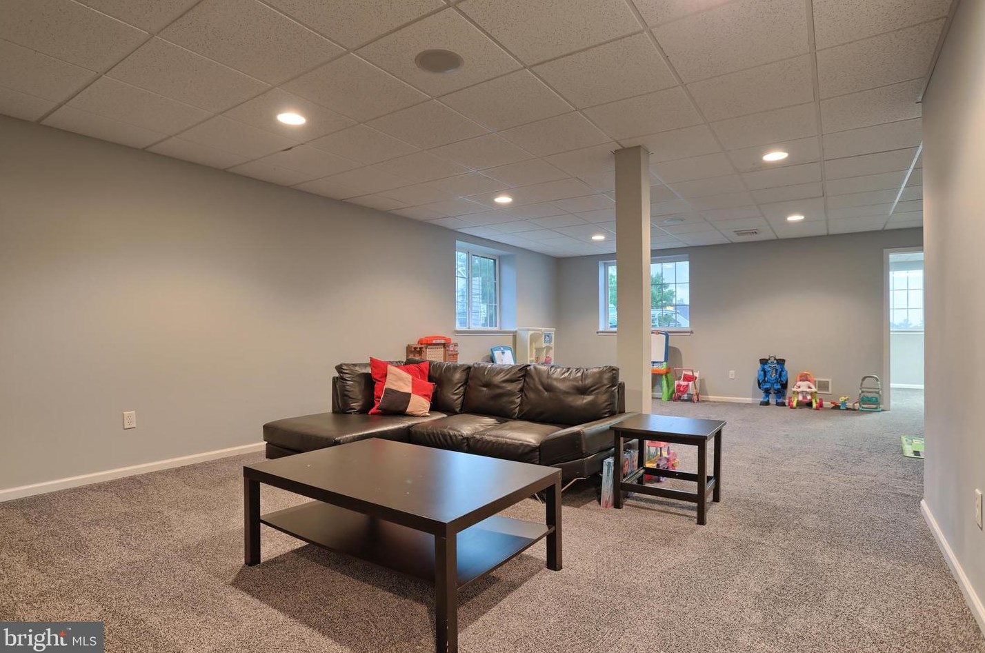 2 Applewood Ct, Lebanon PA  17046-8121 exterior