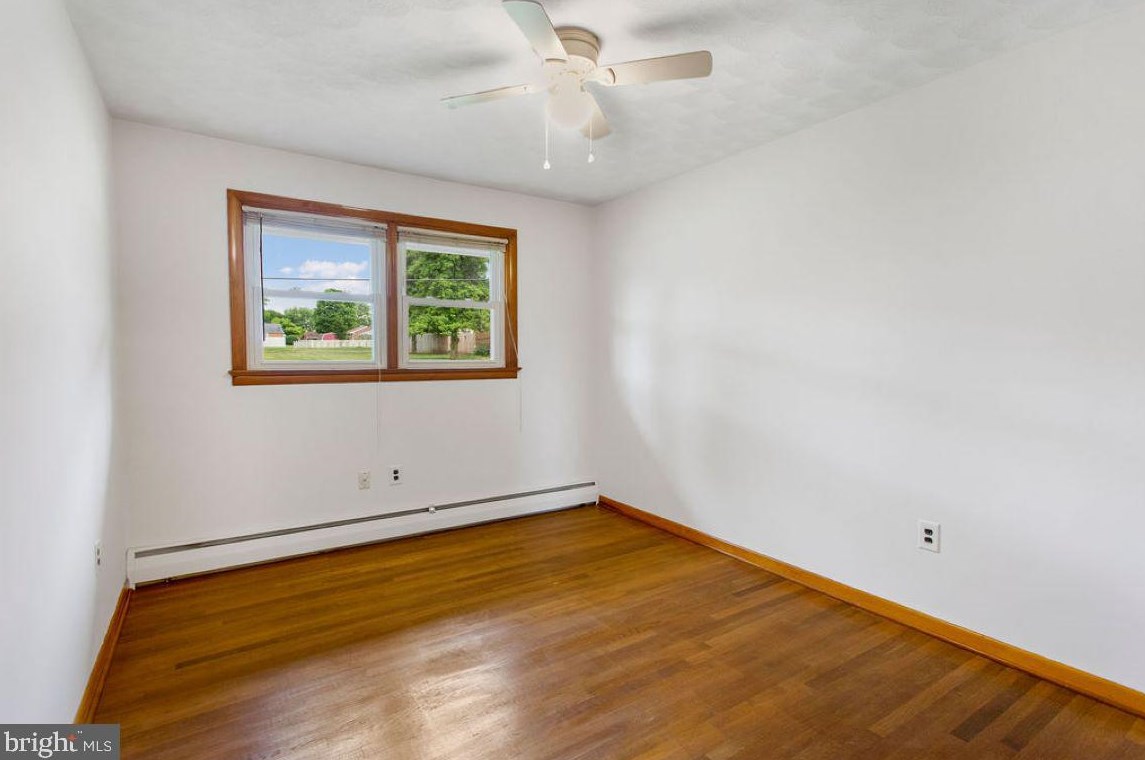 60 Sunset Dr, Strinestown PA  17345-1008 exterior