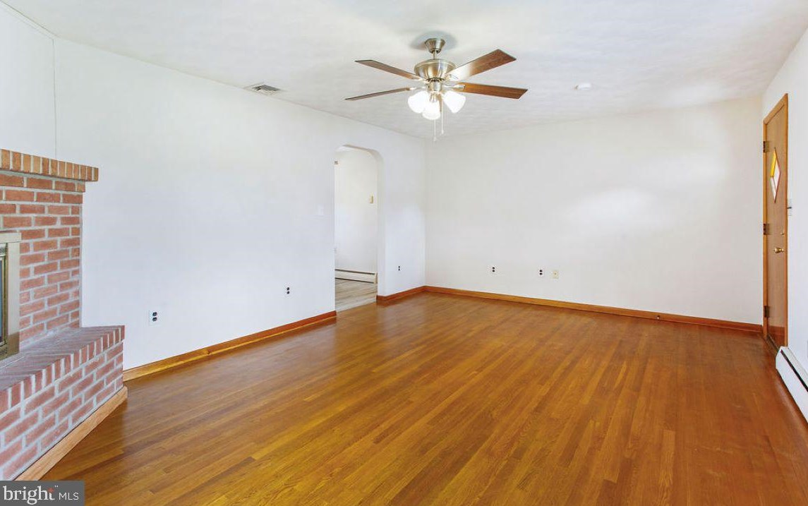60 Sunset Dr, Strinestown PA  17345-1008 exterior