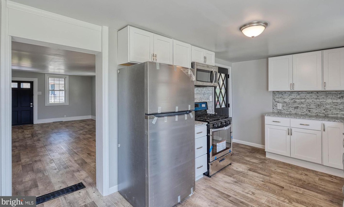 210 Cooper St, Strinestown PA  17345-1416 exterior