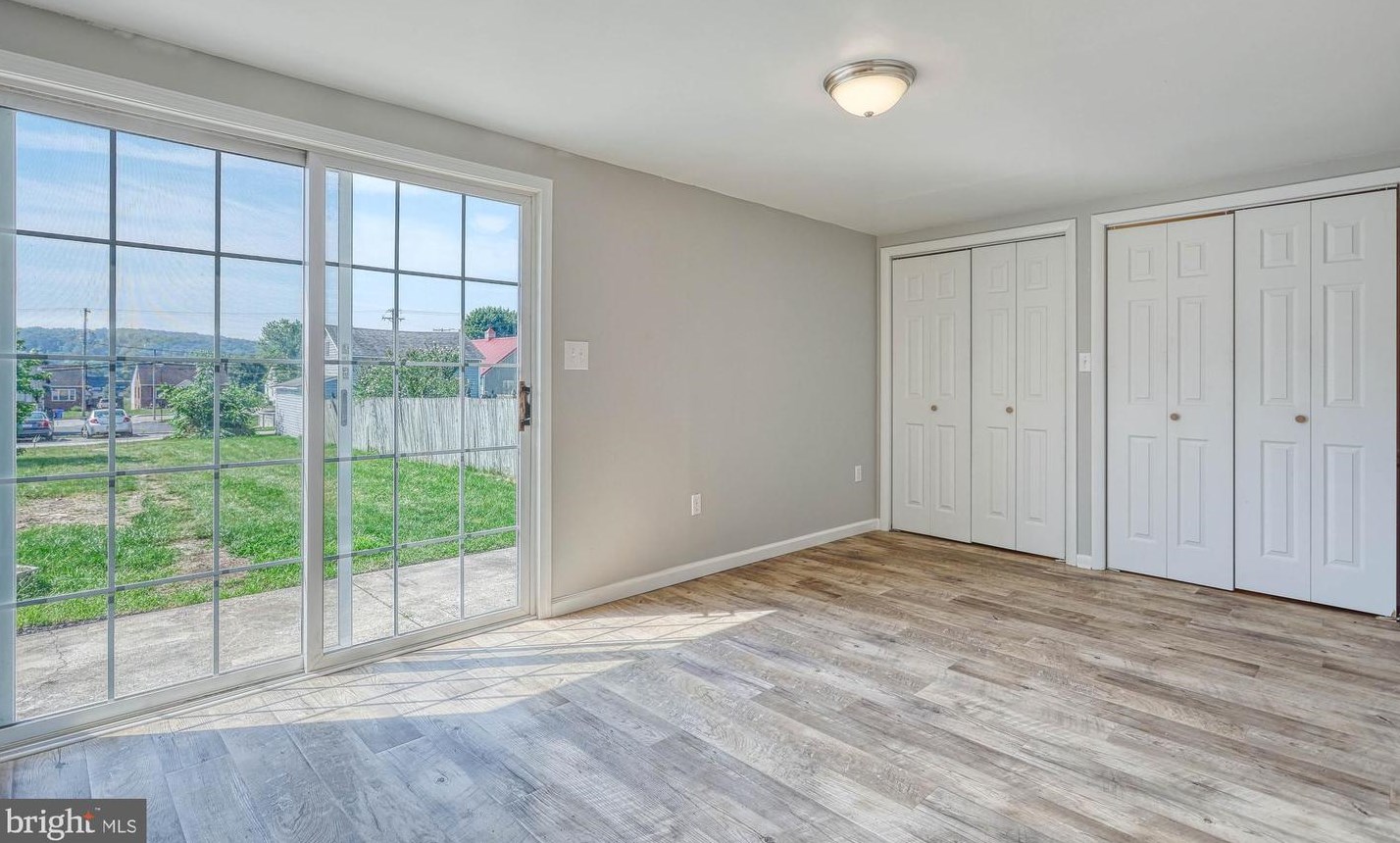 210 Cooper St, Strinestown PA  17345-1416 exterior