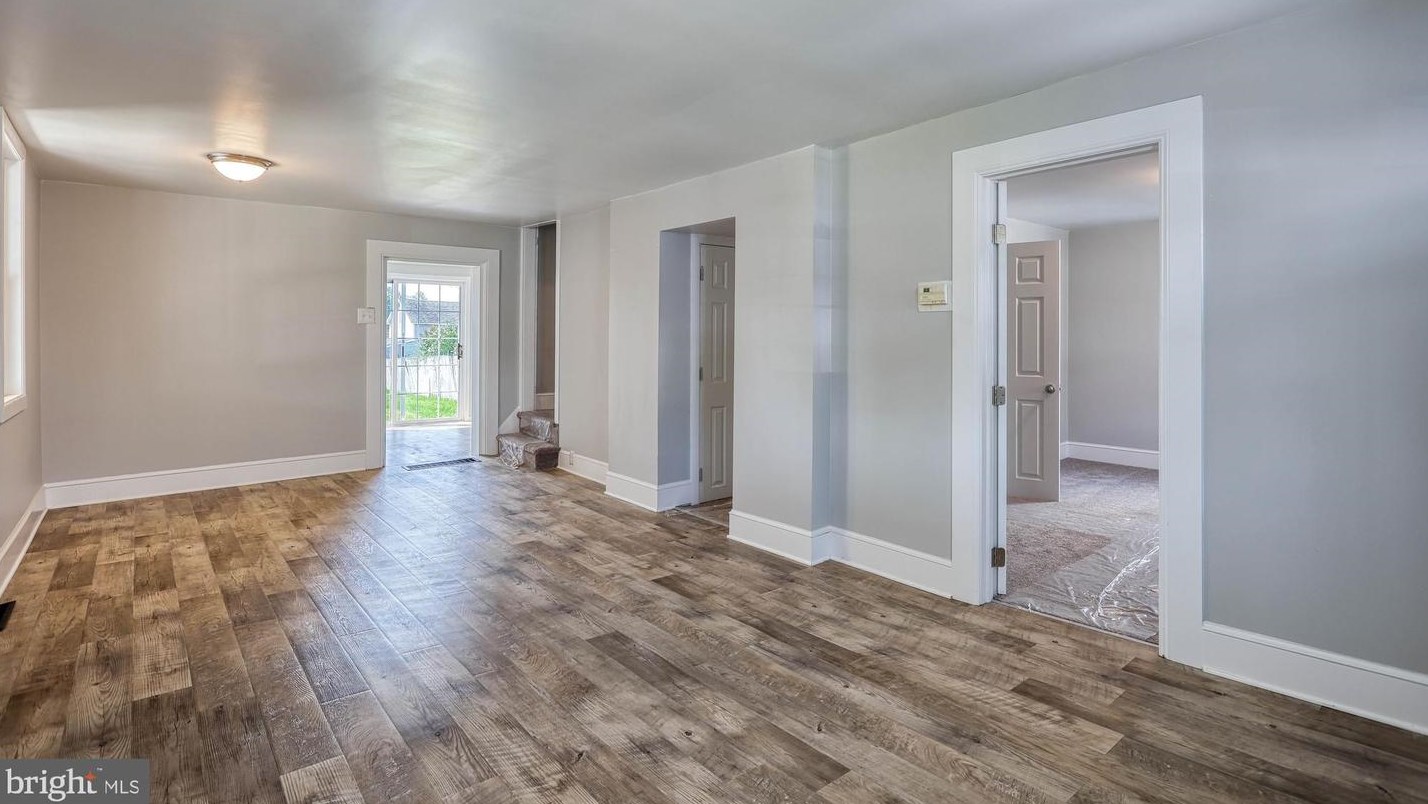 210 Cooper St, Strinestown PA  17345-1416 exterior