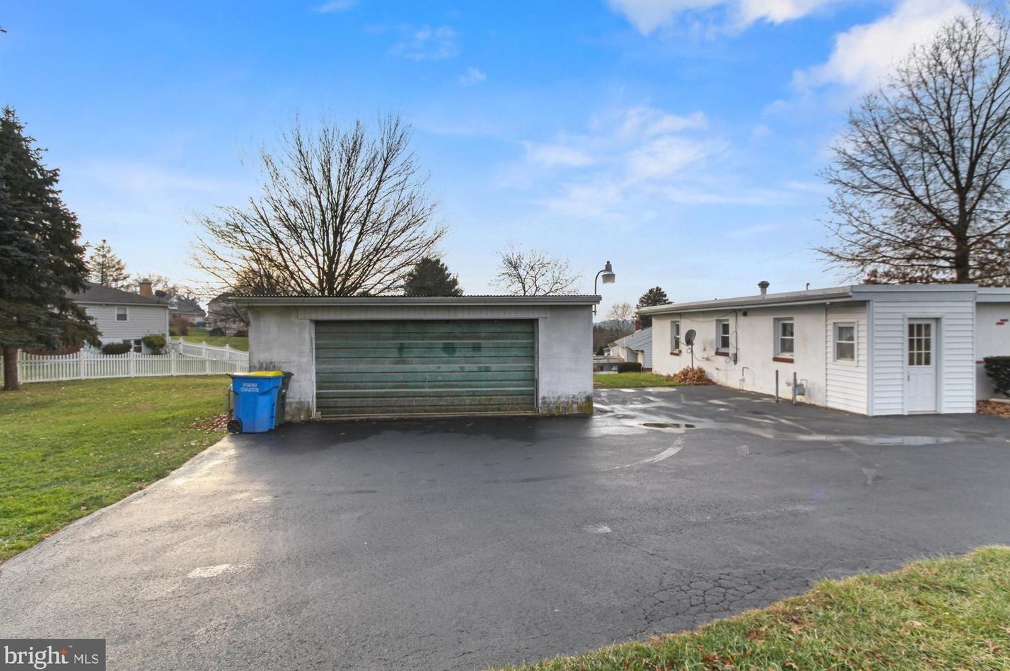 61 Franklin St, Yoe PA  17313-9569 exterior