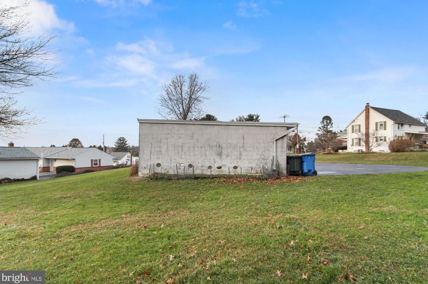 61 Franklin St, Yoe PA  17313-9569 exterior