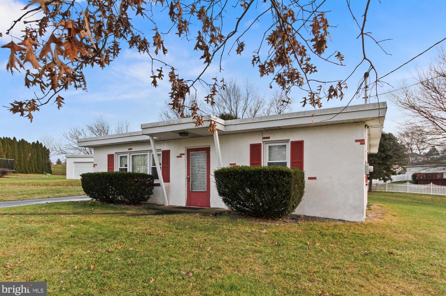 61 Franklin St, Yoe PA  17313-9518 exterior