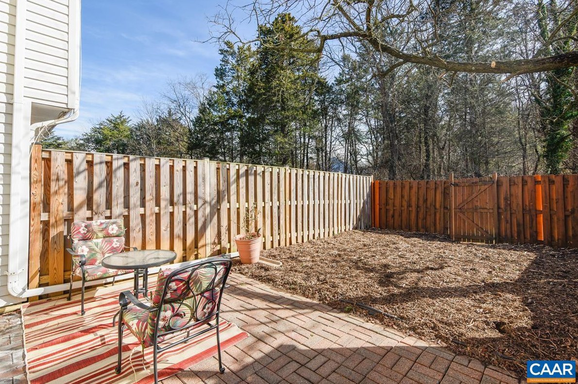 53 Quincy Ct, Dulles VA  20165-5755 exterior