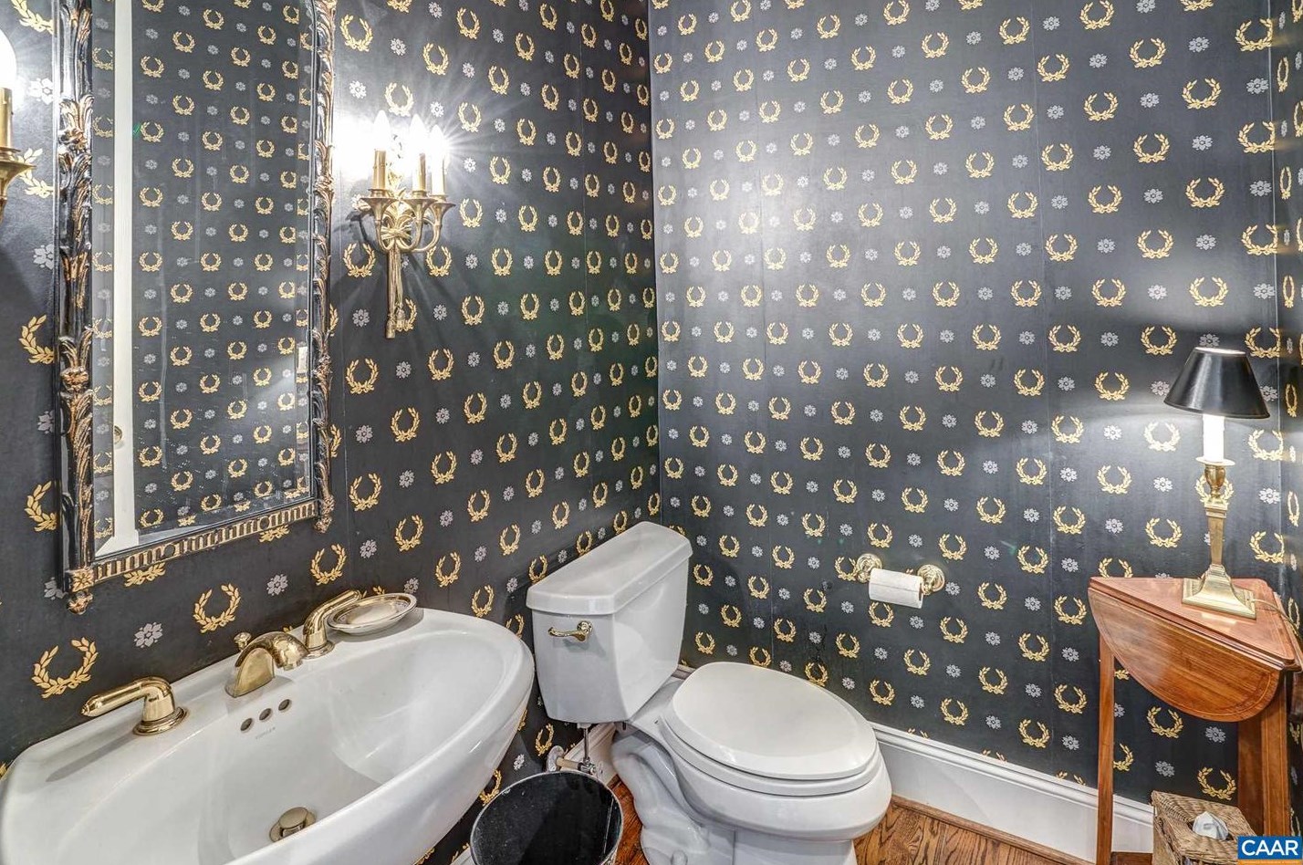 3067 Darby Rd, Keswick VA 22947-2730 exterior