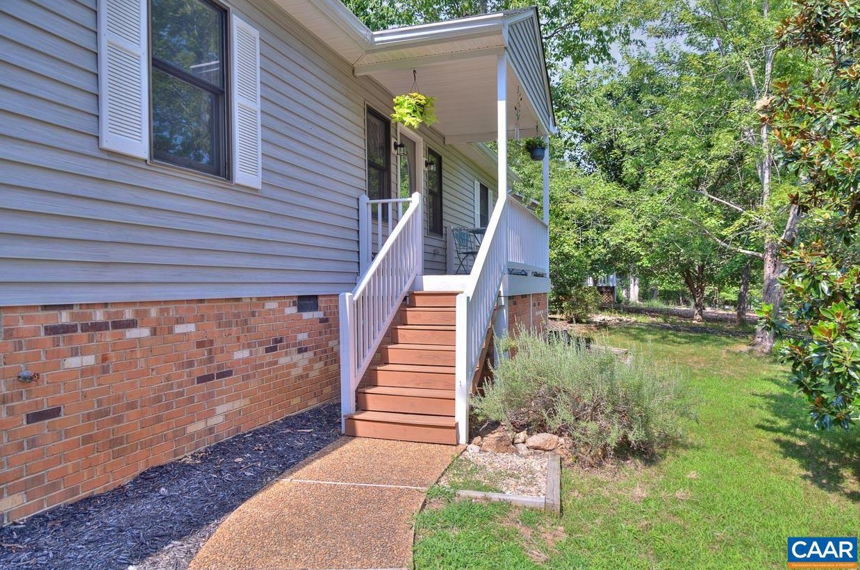 361 Jefferson Dr, Bybee, VA 22963