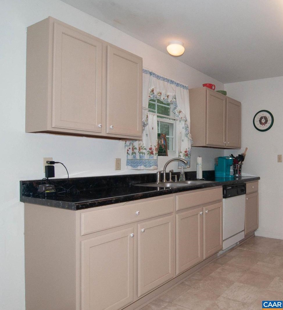 46 Oak Terrace Dr, Ruckersville VA  22968-3439 exterior