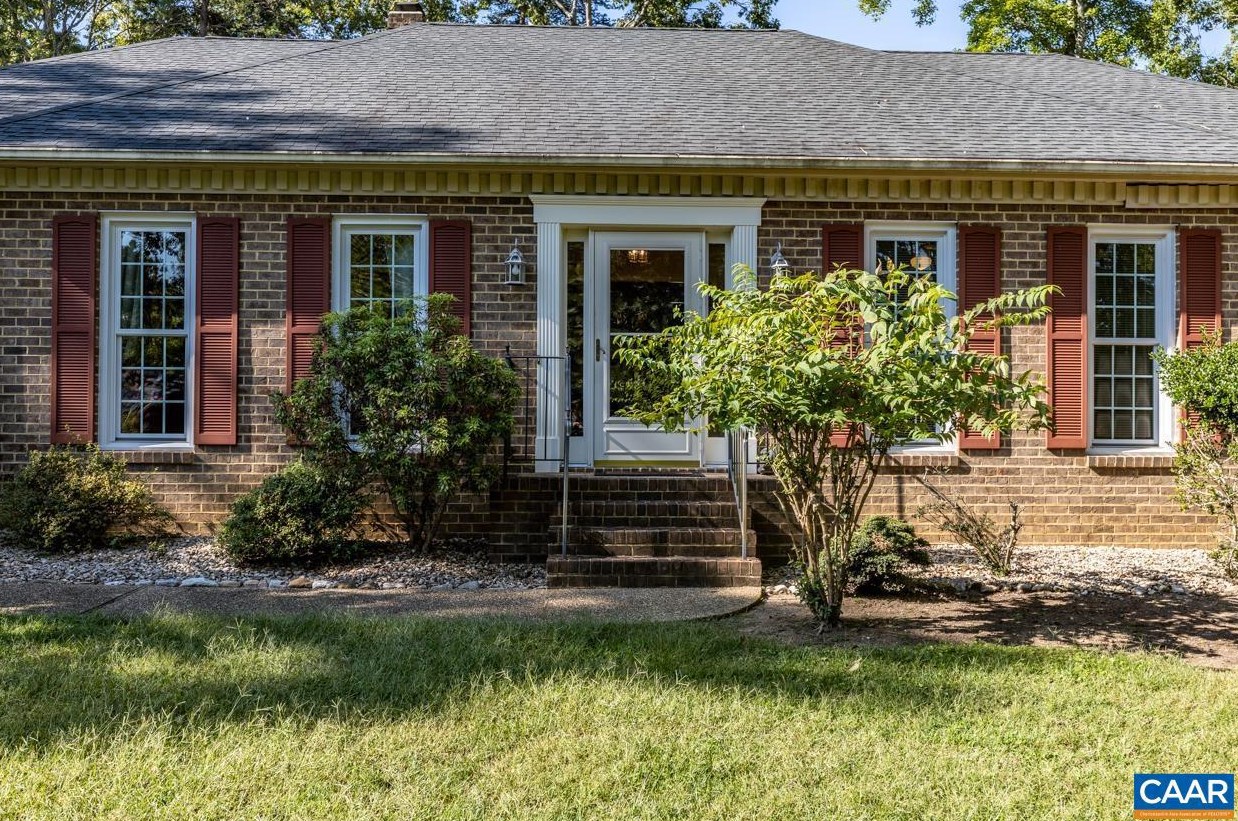 239 Jefferson Dr, Bybee, VA 22963