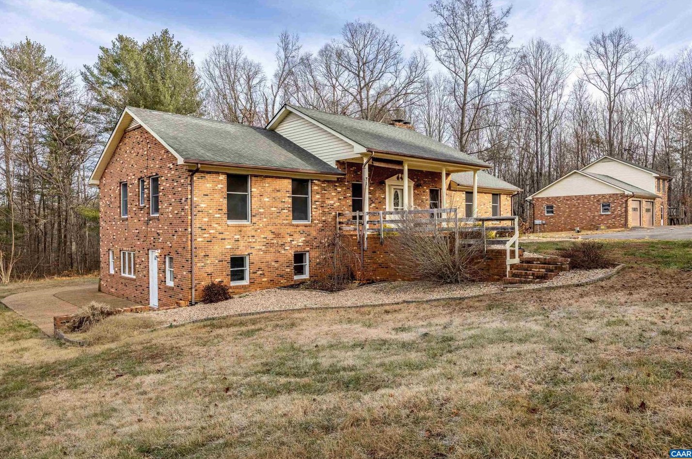 967 Fredericksburg Rd, Ruckersville VA  22968-2132 exterior