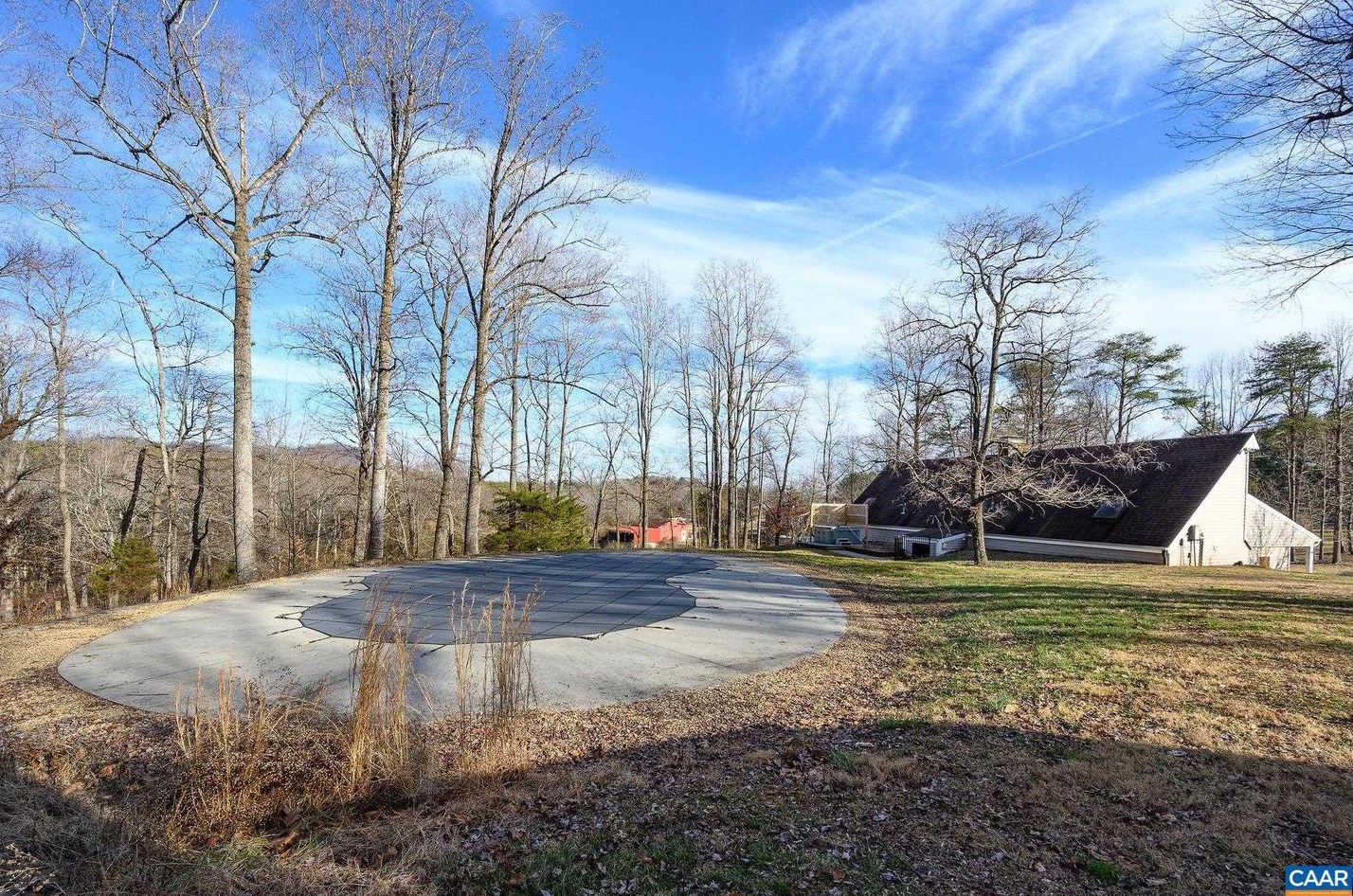 9663 Dyke Rd, Stanardsville VA  22973-3412 exterior