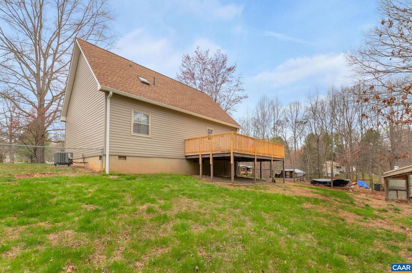 262 Mohican Trl, Ruckersville VA  22968-3437 exterior
