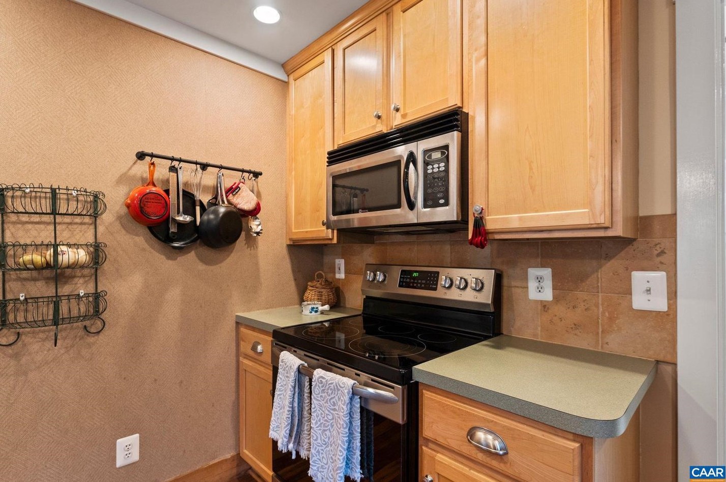 208 Jefferson Dr, Bybee VA  22963-2322 exterior