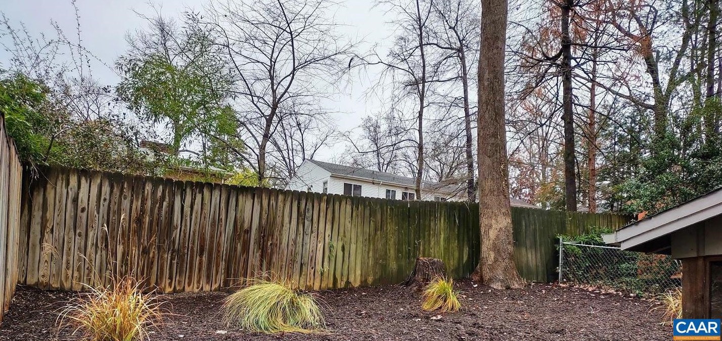 1607 Amherst St, Charlottesville VA  22903-5104 exterior