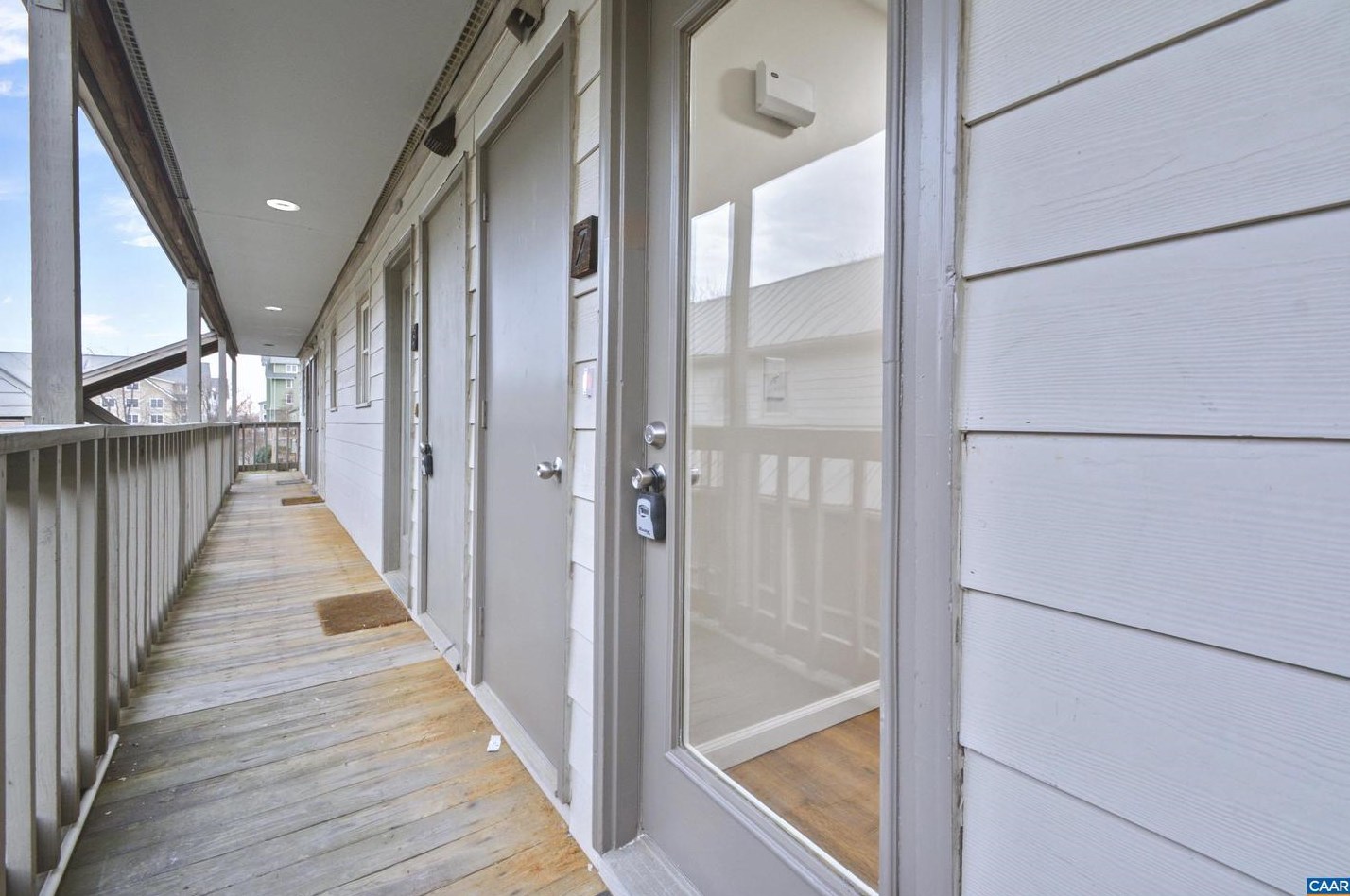 1307 Wertland St, Charlottesville VA  22903-2872 exterior
