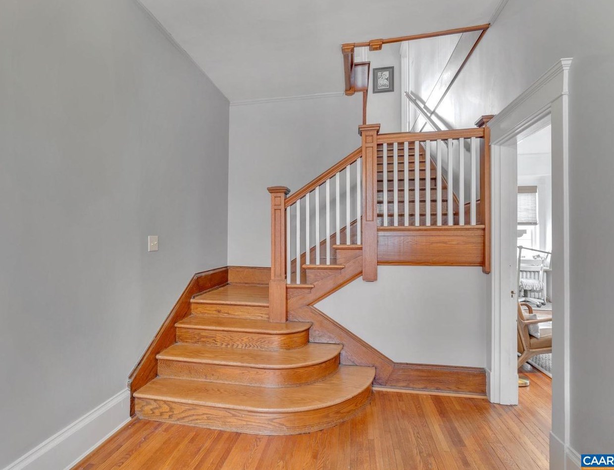 31 University Cir, Charlottesville VA  22903-1801 exterior