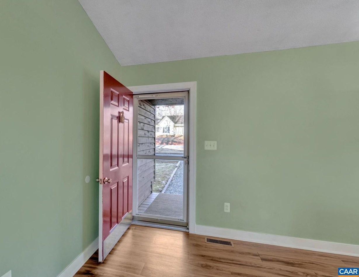 9 Bearwood Dr, Bybee VA  22963-2842 exterior