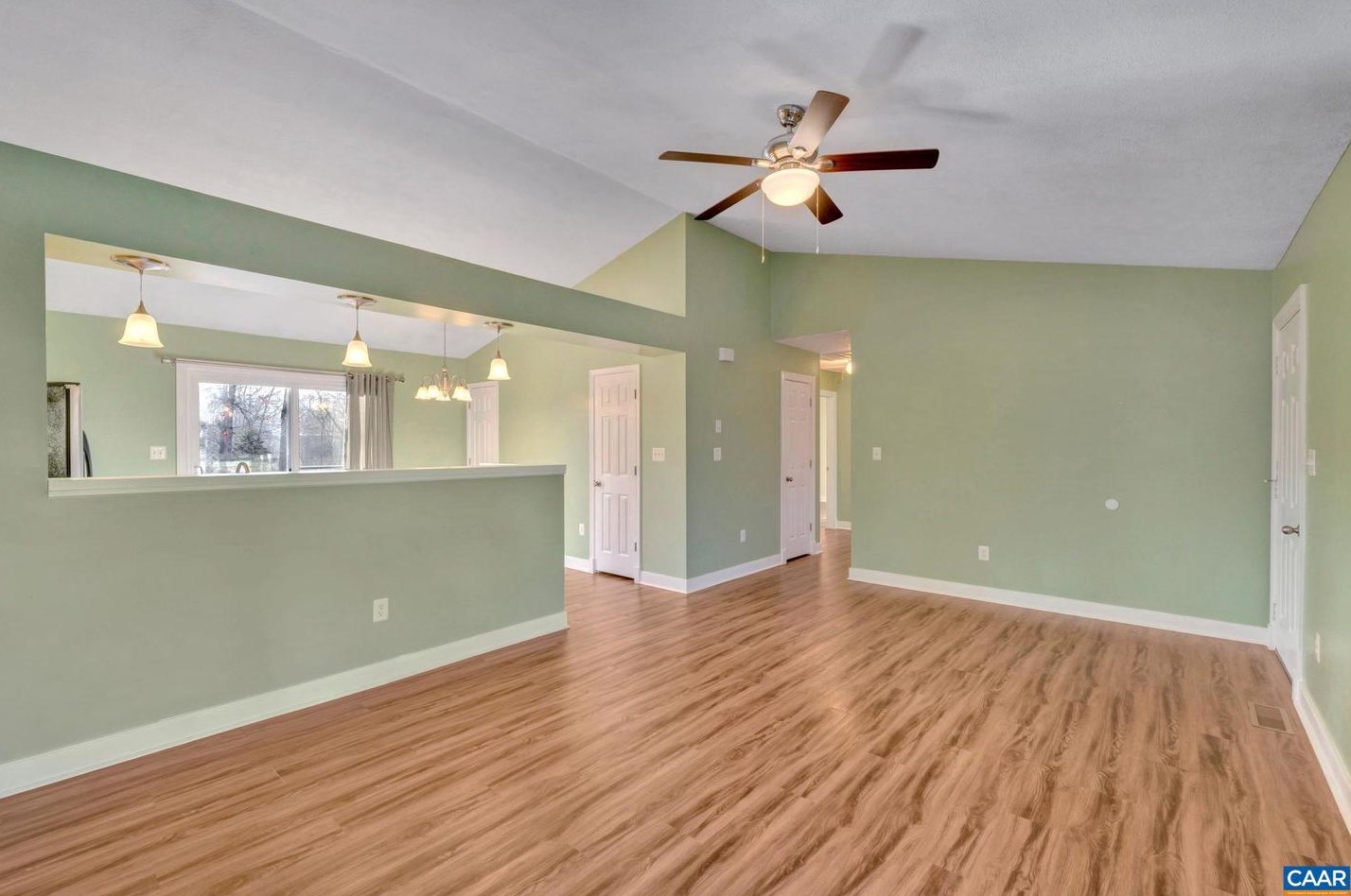 9 Bearwood Dr, Bybee VA  22963-2842 exterior