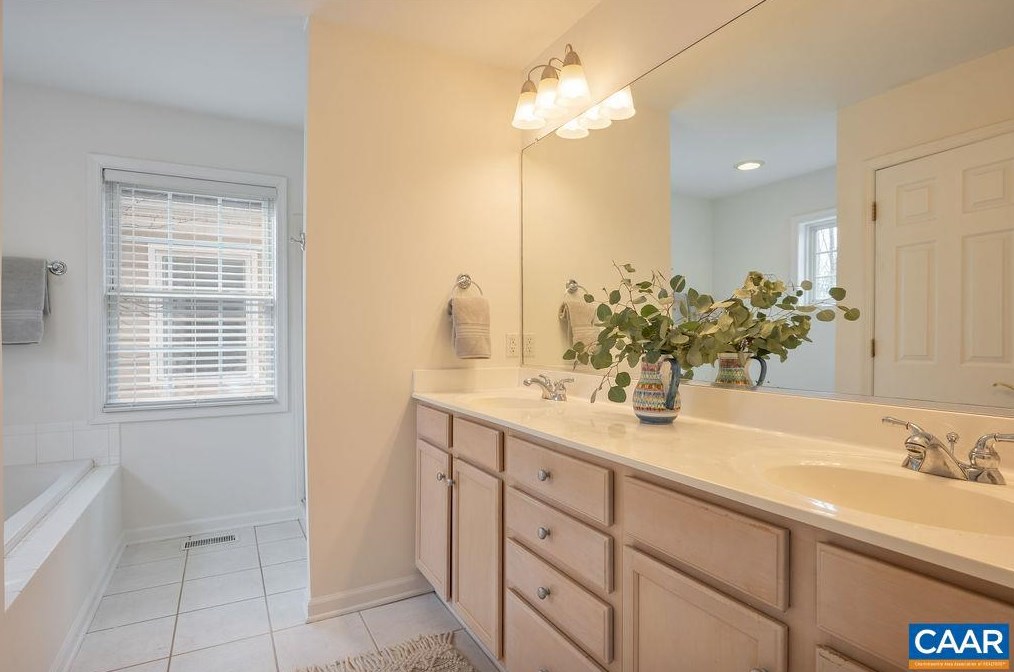 103 Burnet St, Charlottesville VA  22902-5502 exterior