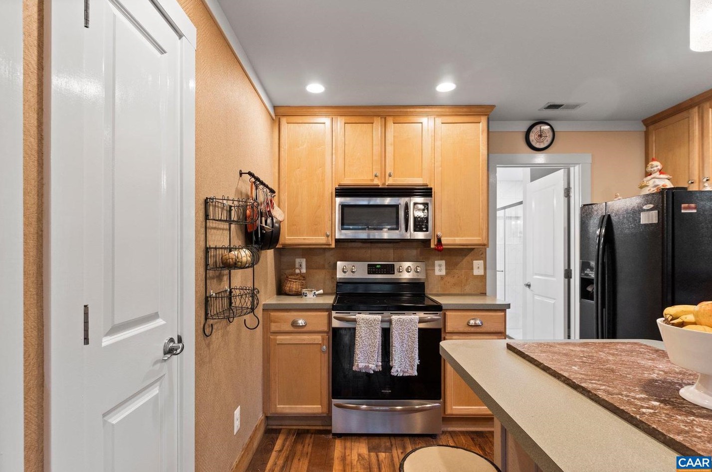 208 Jefferson Dr, Bybee VA  22963-2322 exterior