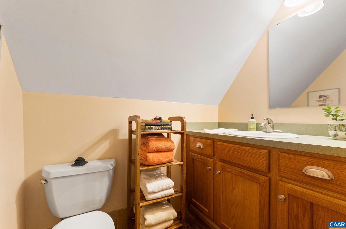 208 Jefferson Dr, Bybee VA  22963-2322 exterior