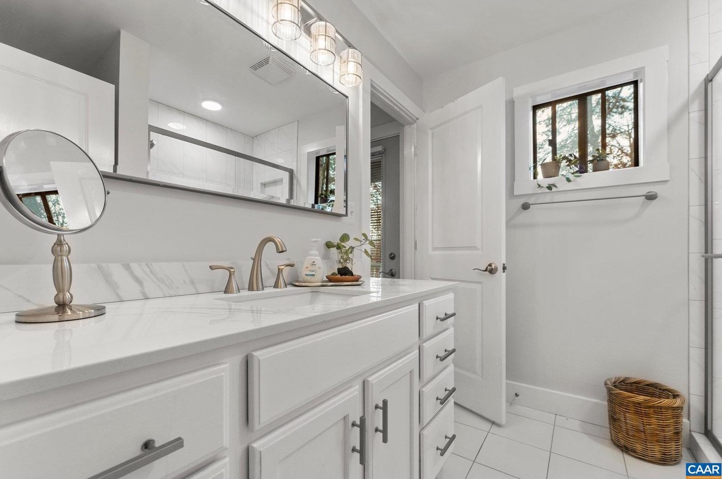 208 Jefferson Dr, Bybee VA  22963-2322 exterior