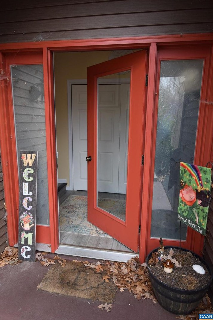 218 Jefferson Dr, Bybee VA  22963-2323 exterior