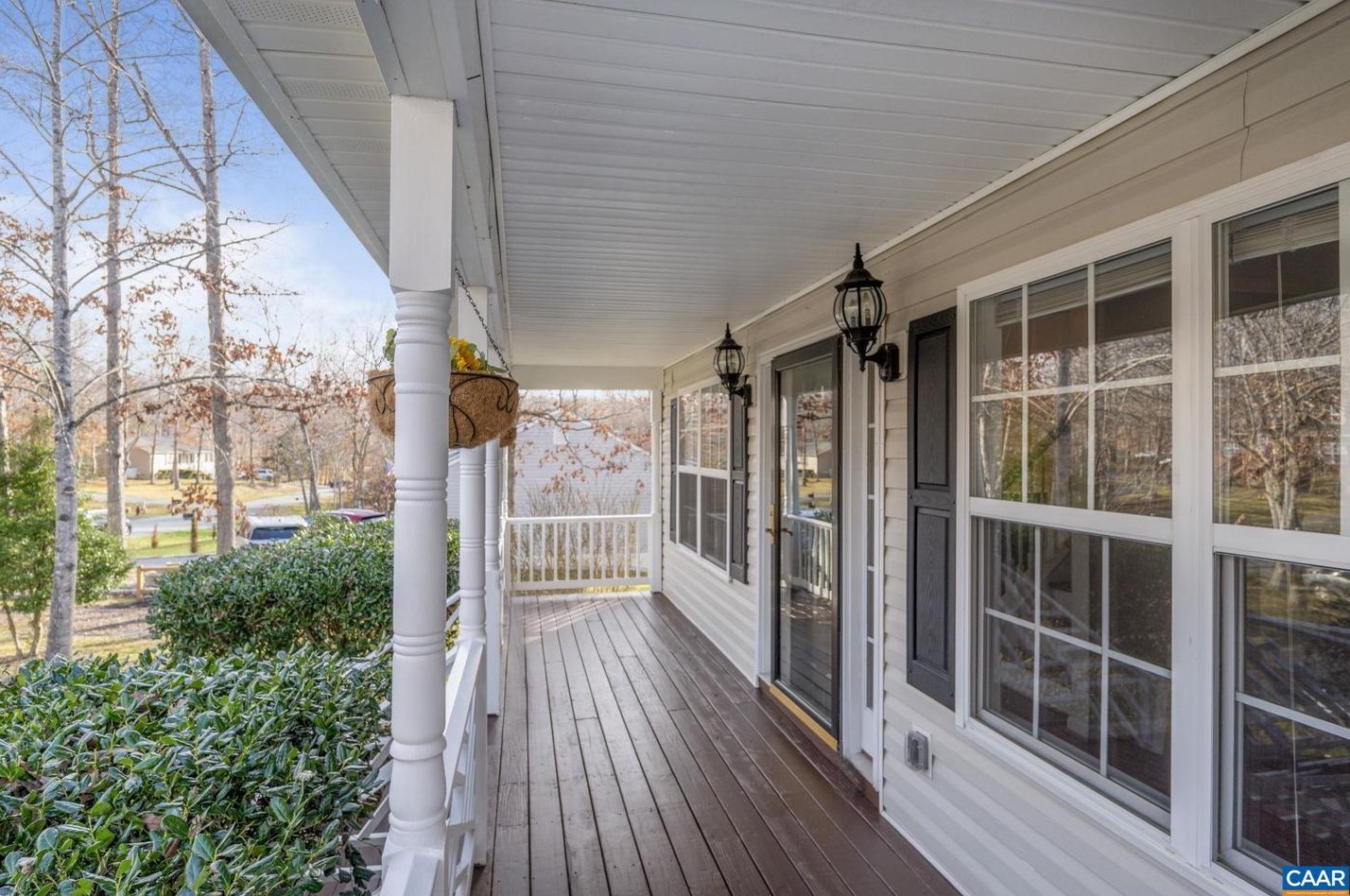 89 Riverside Dr, Bybee VA  22963-2019 exterior