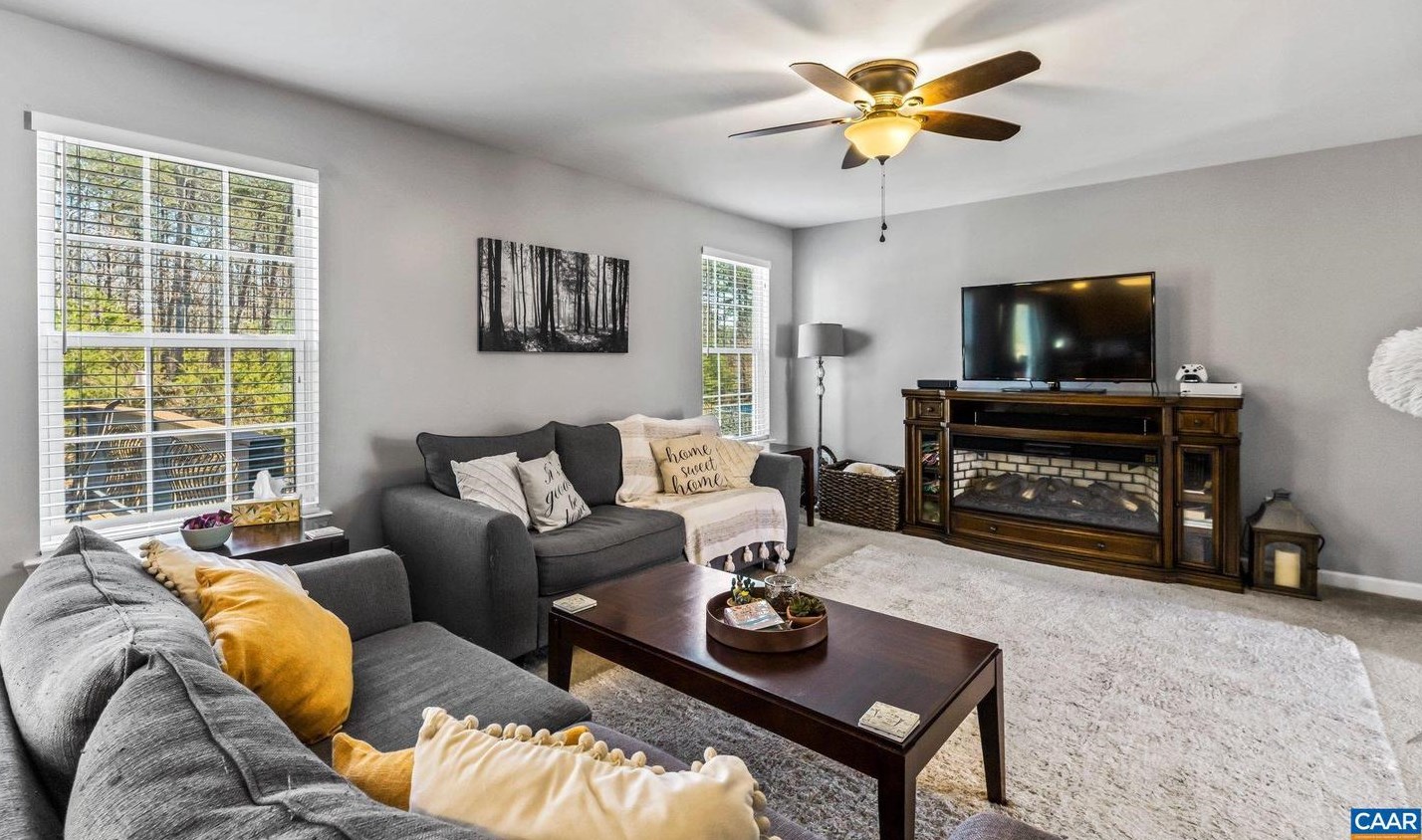623 Justin Dr, Bybee VA  22963-2088 exterior