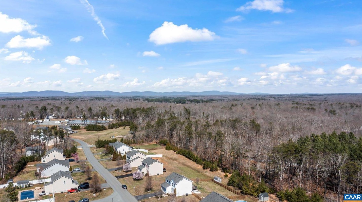 623 Justin Dr, Bybee VA  22963-2088 exterior