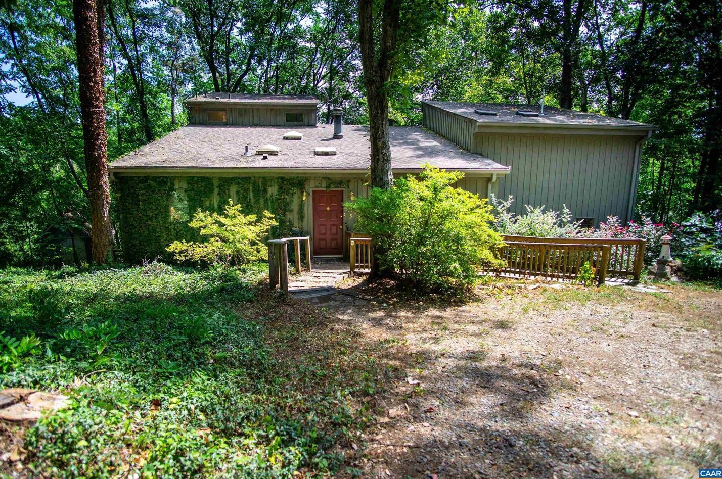 219 Logtrac Rd, Stanardsville VA  22973-3703 exterior