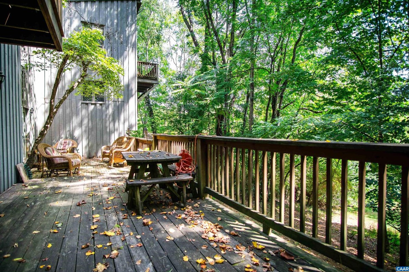 219 Logtrac Rd, Stanardsville VA  22973-3703 exterior