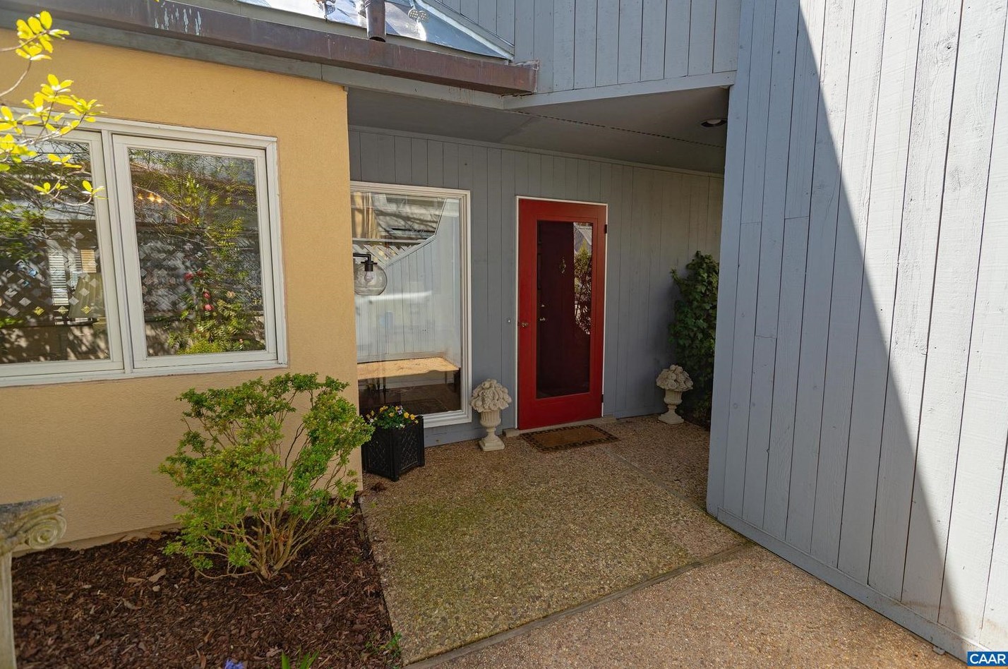 301 2nd St, Charlottesville VA  22902-5520 exterior