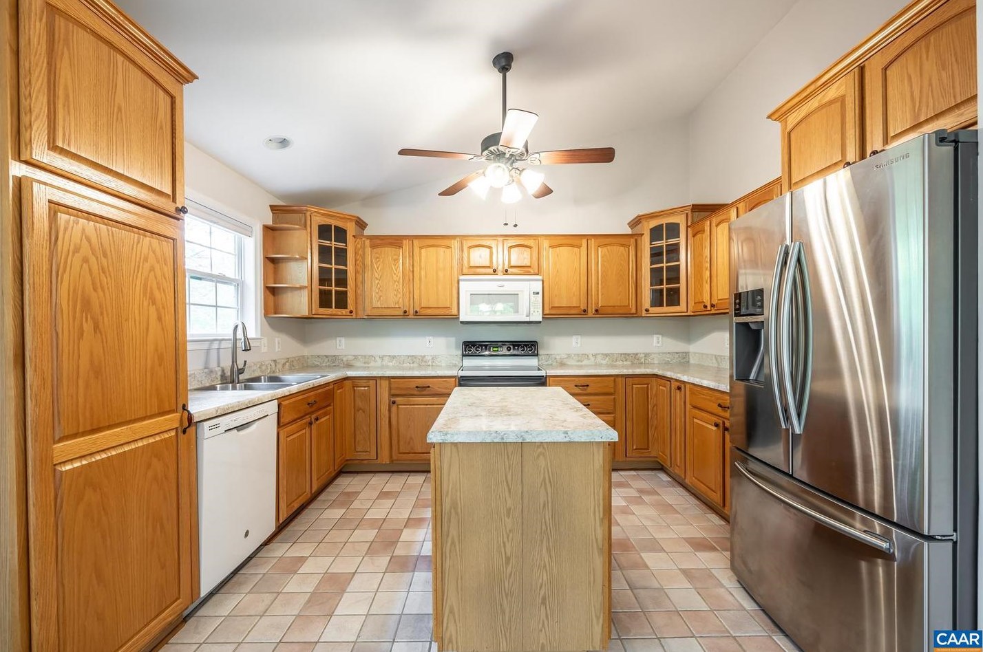 22 Hopi Way, Bybee VA  22963-3164 exterior