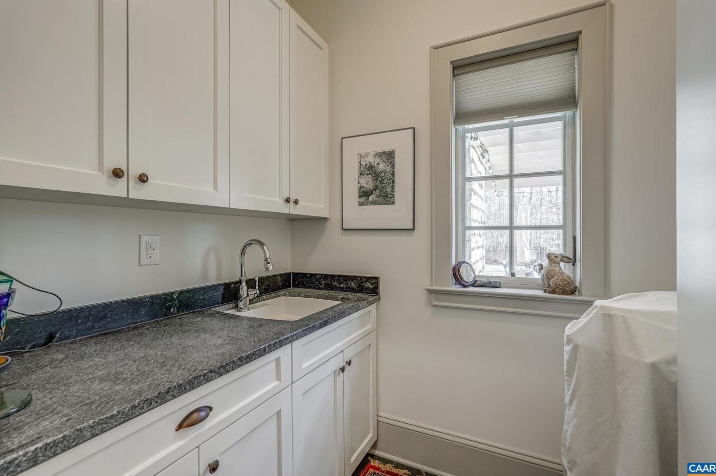 1118 Club Dr, Keswick VA 22947-2613 exterior