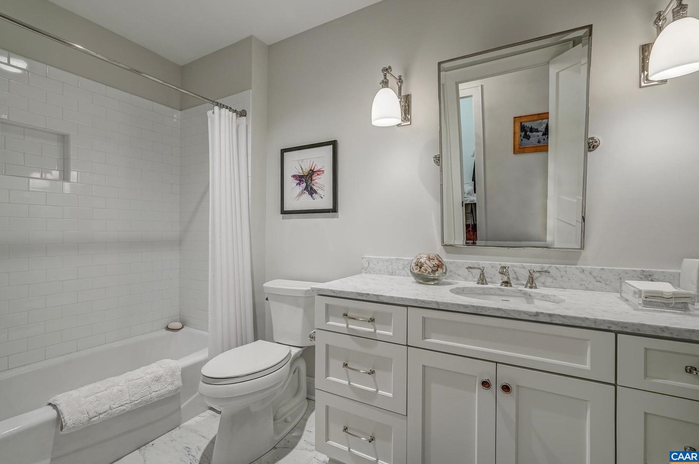 1118 Club Dr, Keswick VA 22947-2613 exterior