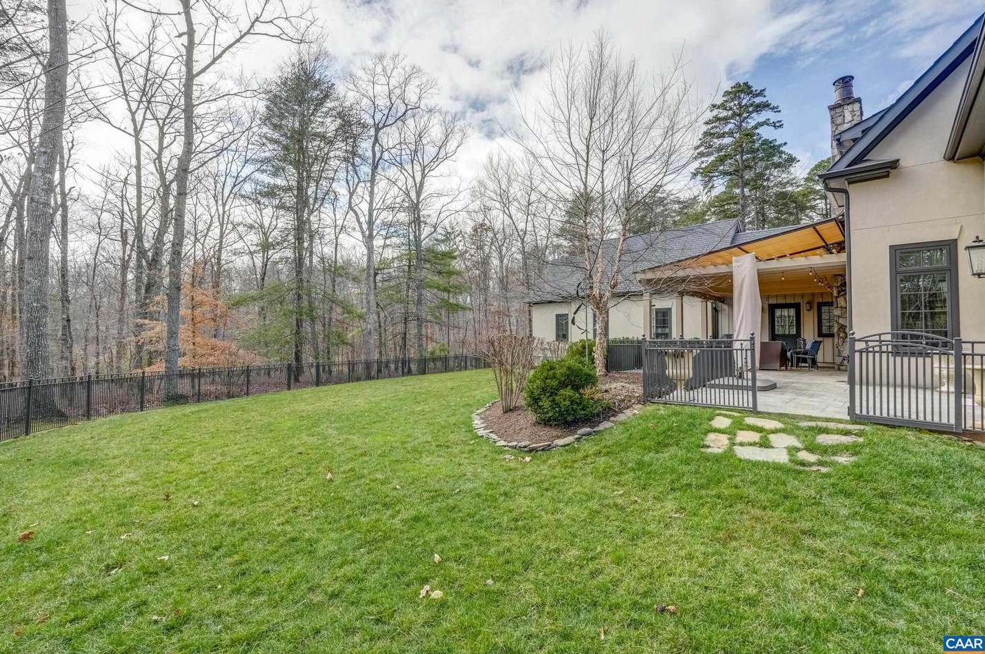 1118 Club Dr, Keswick VA 22947-2613 exterior