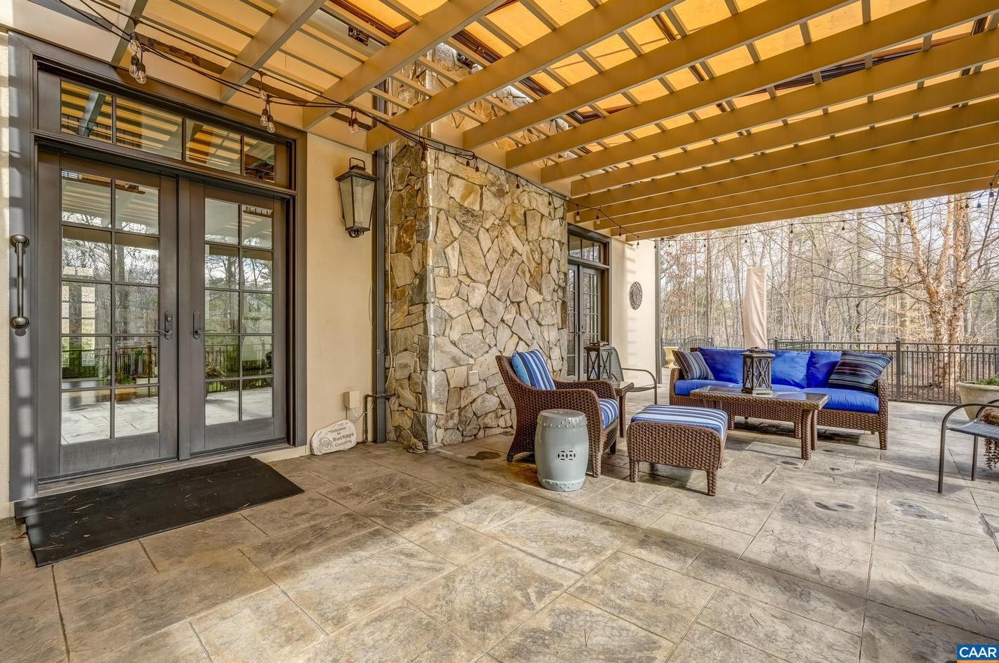 1118 Club Dr, Keswick VA 22947-2613 exterior