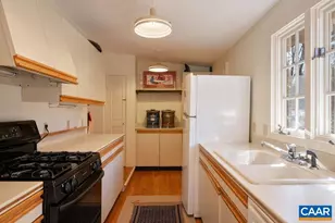 907 Cottage Ln, Charlottesville, VA 22903 - Photo 7