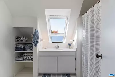 301 NW 2nd St #C, Charlottesville, VA 22902 - Photo 17