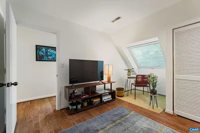 301 NW 2nd St #C, Charlottesville, VA 22902 - Photo 5