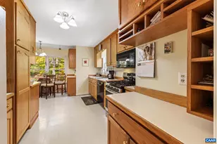 1018 Ashby Pl, Charlottesville, VA 22901 - Photo 15