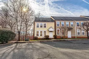 1015 Carrington Pl, Charlottesville, VA 22901 - Photo 3