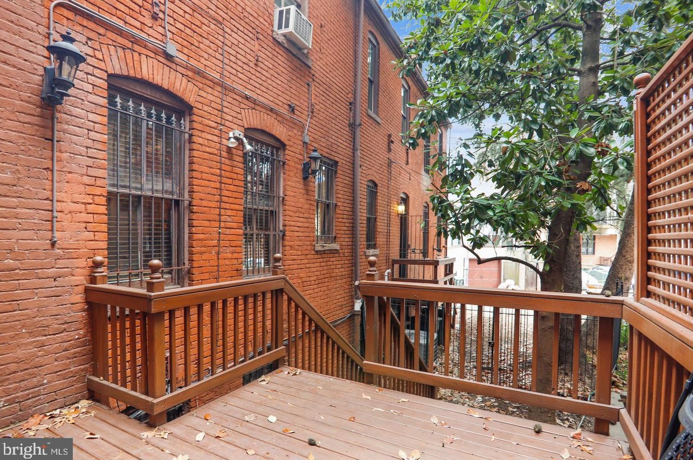 23 Logan Cir, Washington DC  20005-3761 exterior