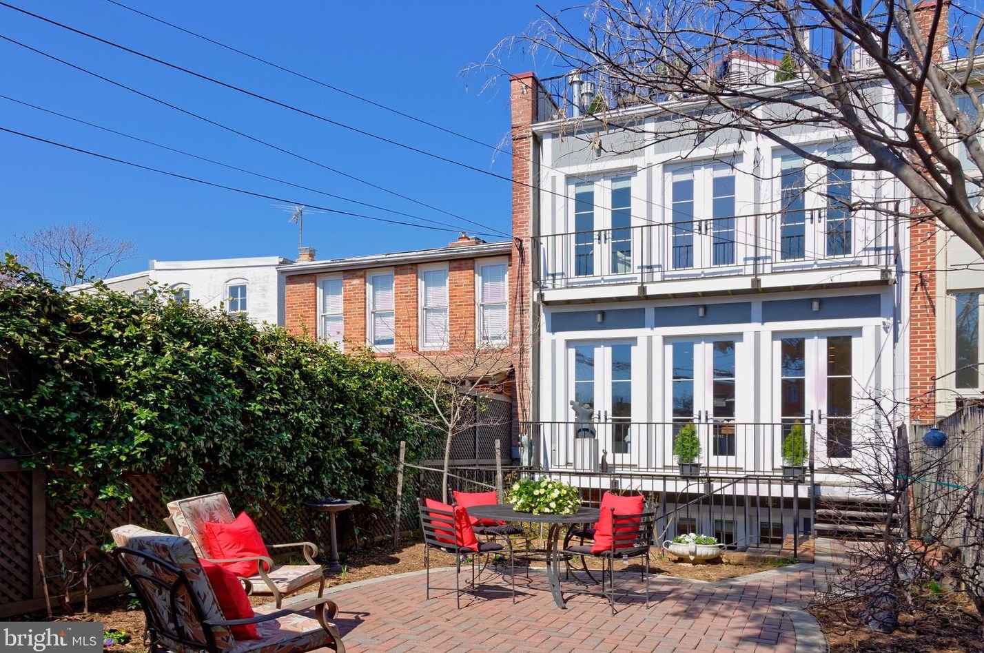 633 A St, Washington DC  20003-1224 exterior