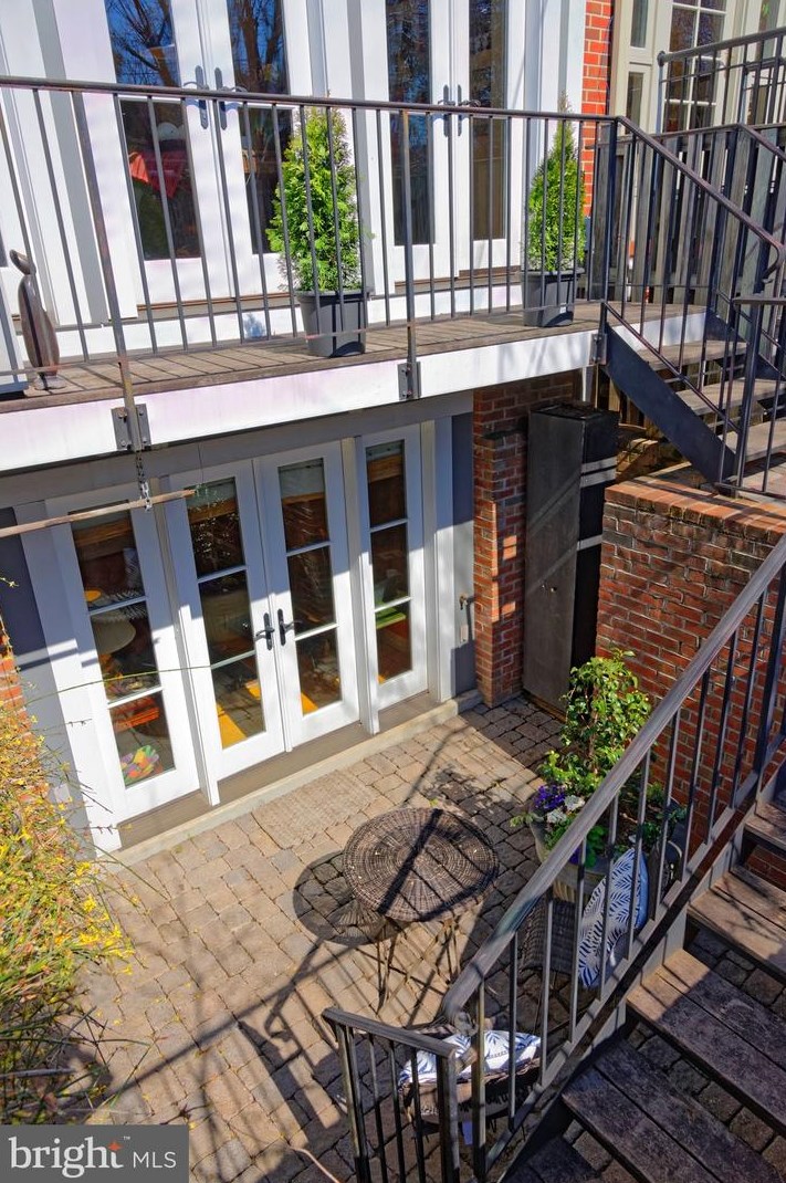 633 A St, Washington DC  20003-1224 exterior