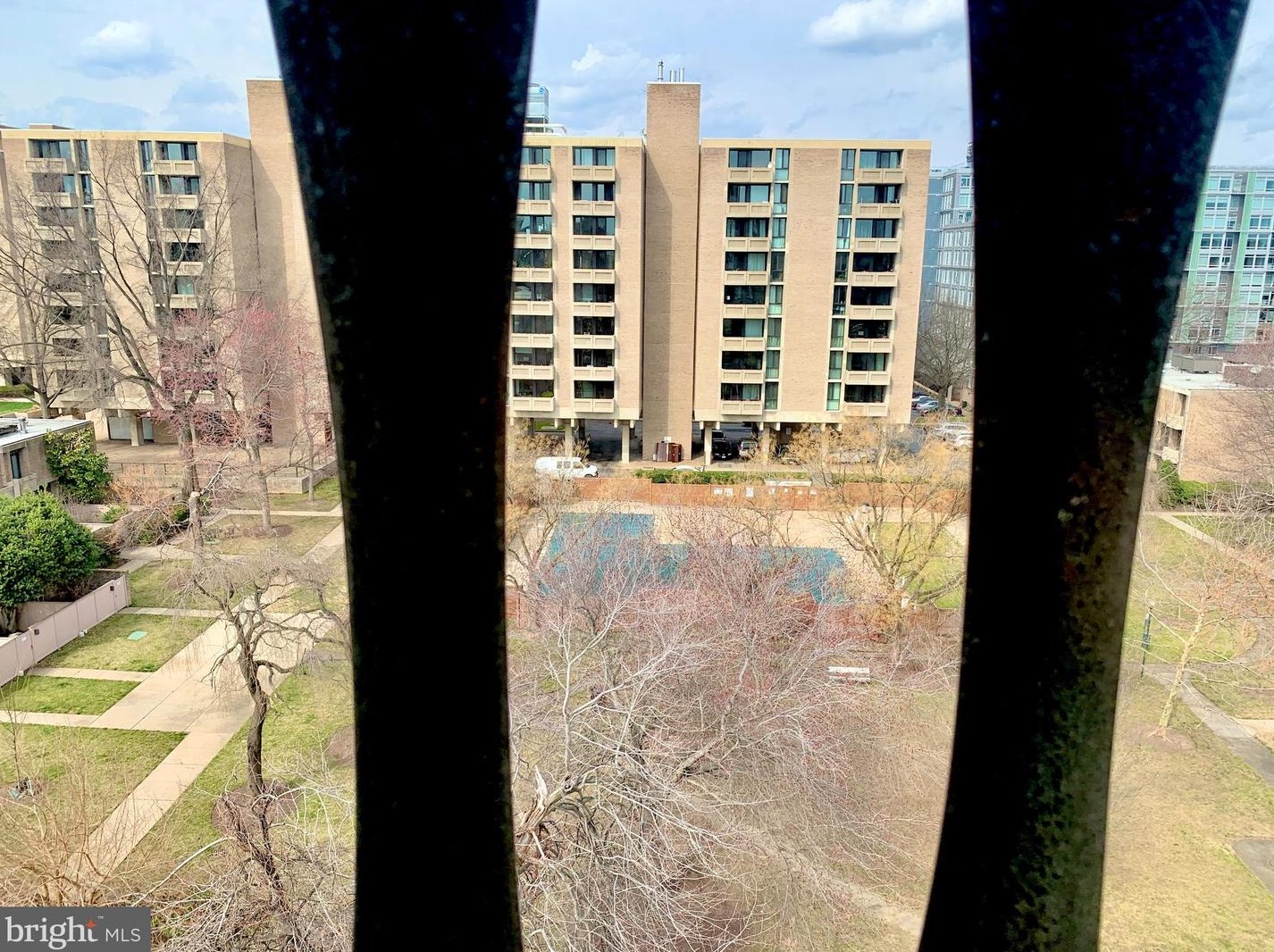 1301 Delaware Ave, Washington DC  20024-3929 exterior